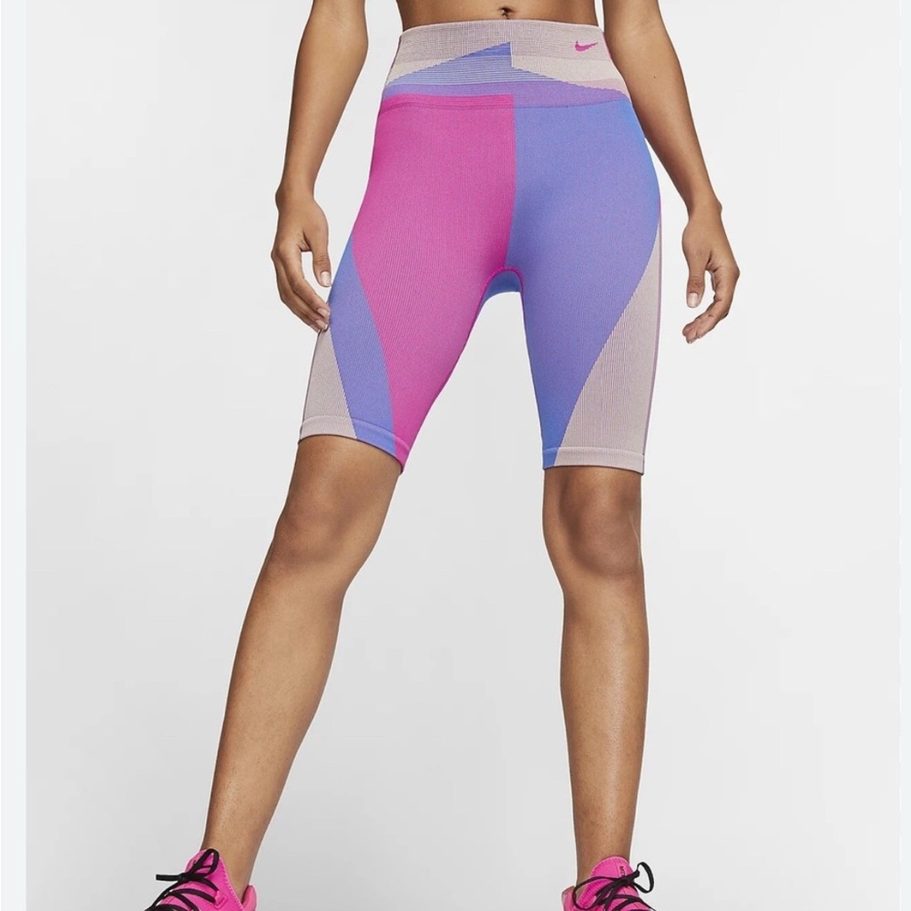 Nike Women’s Icon Clash Seamless Training 8” Biker Shorts